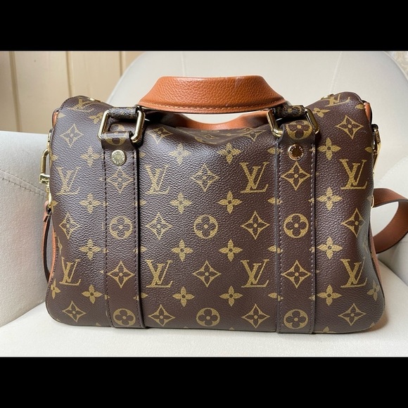 Louis Vuitton Handbag Authentic Manhattan Monogram Leather Camel Strap - Picture 6 of 16